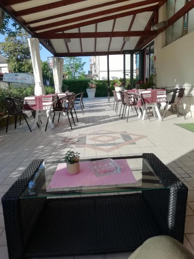 Hotel Goldene Rose Rimini Exterior foto