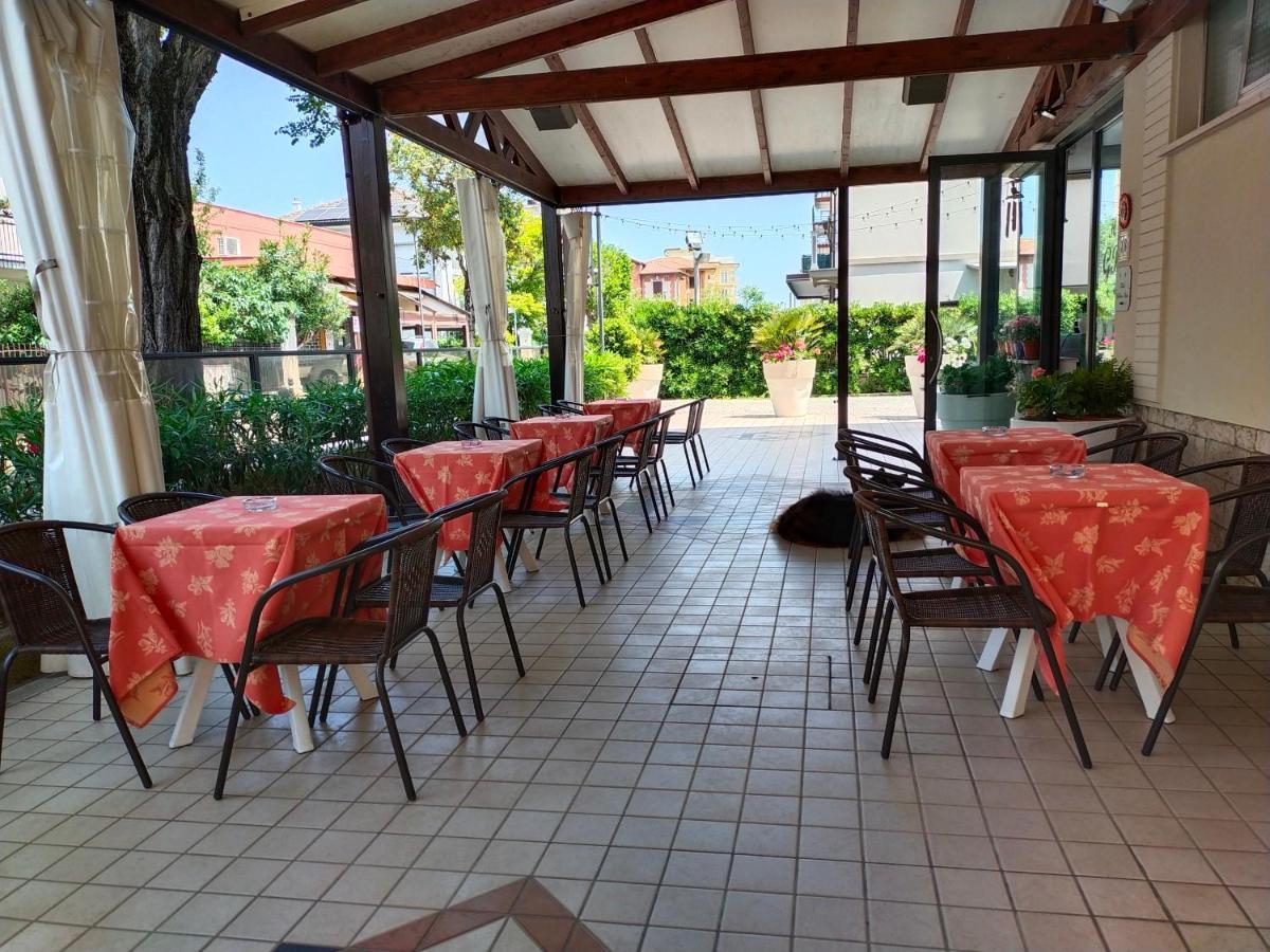 Hotel Goldene Rose Rimini Exterior foto