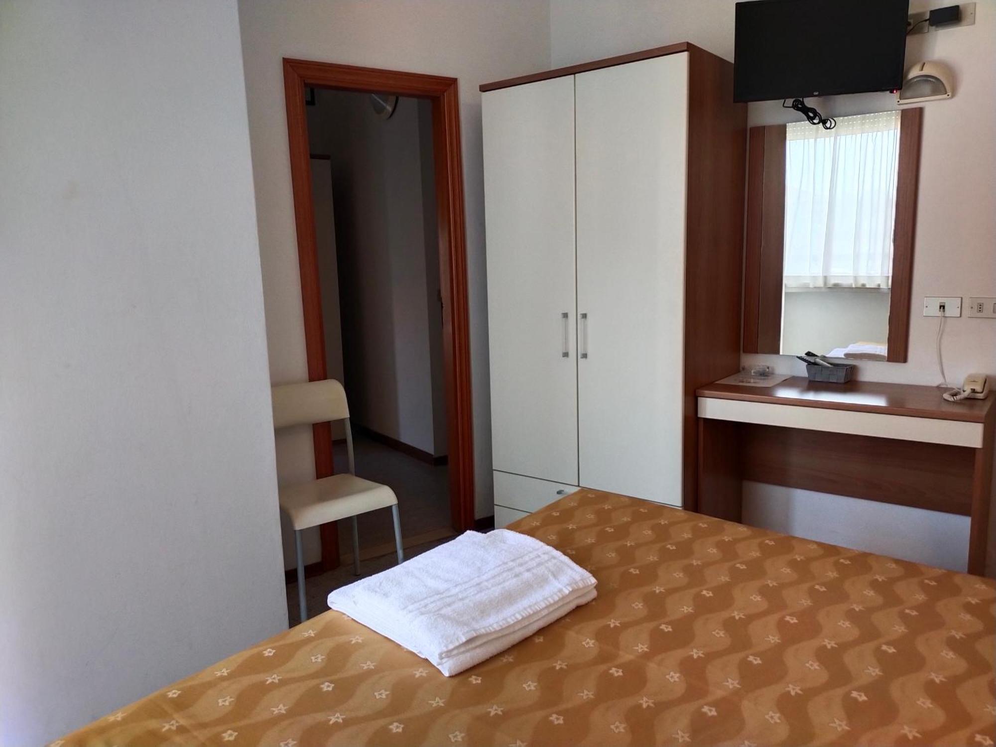 Hotel Goldene Rose Rimini Exterior foto