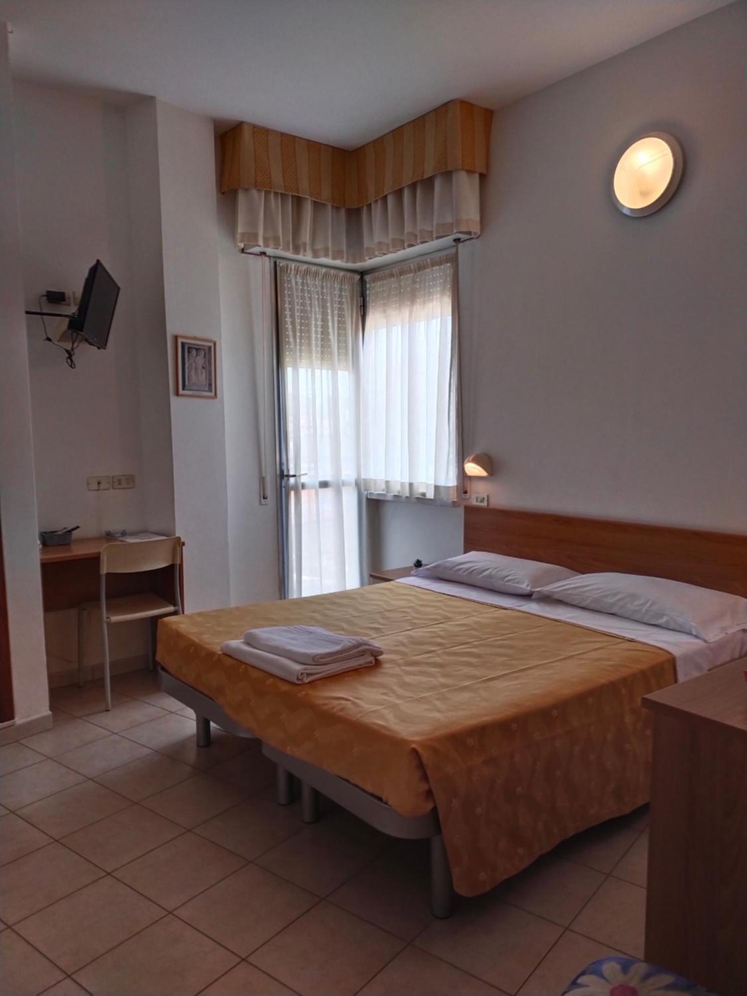 Hotel Goldene Rose Rimini Exterior foto