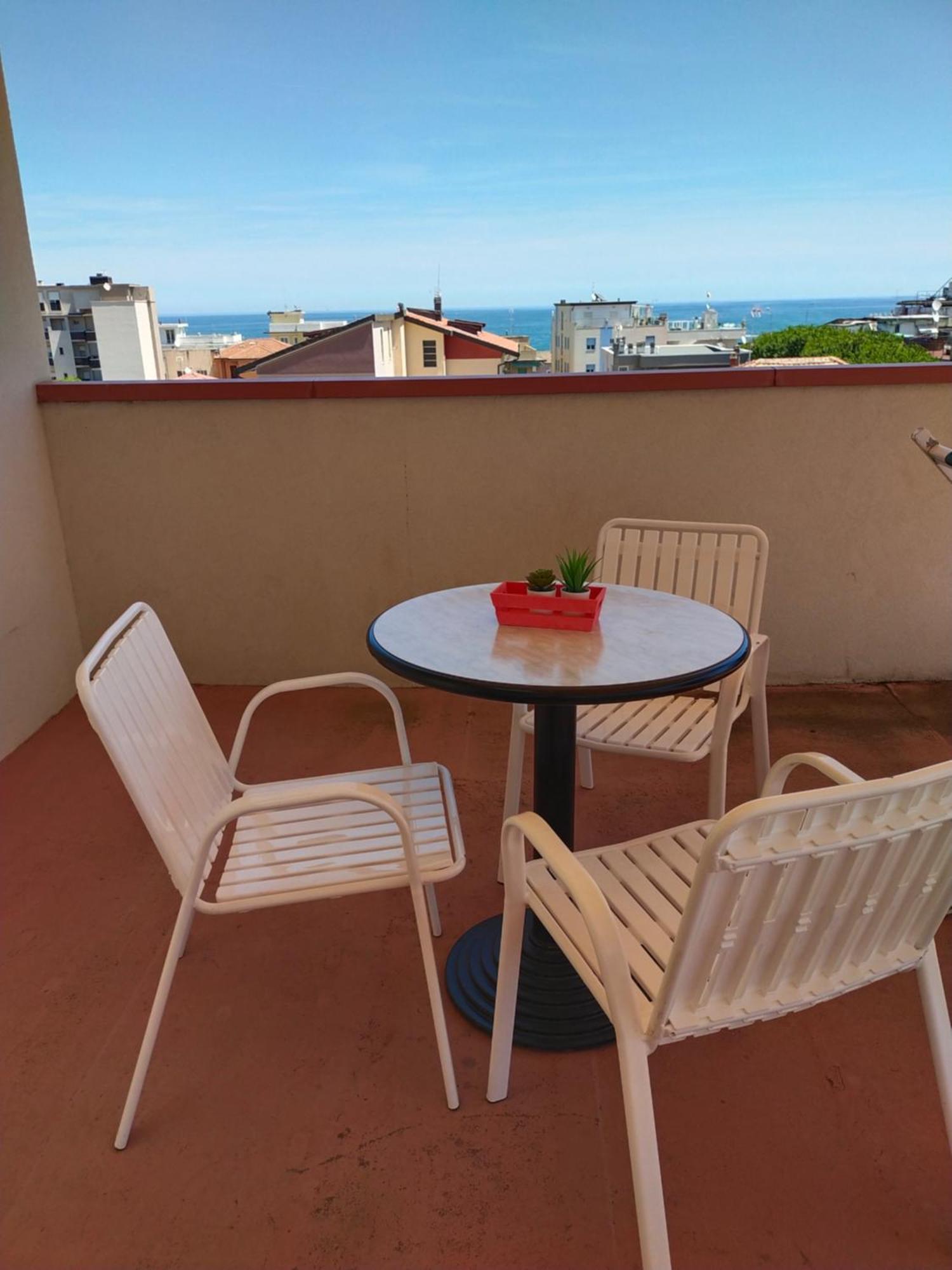 Hotel Goldene Rose Rimini Exterior foto