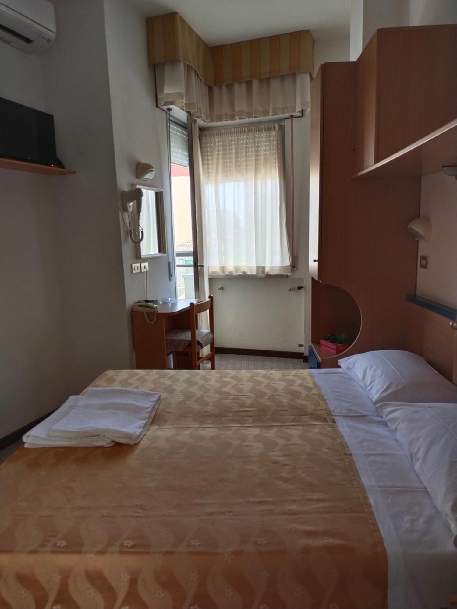 Hotel Goldene Rose Rimini Exterior foto